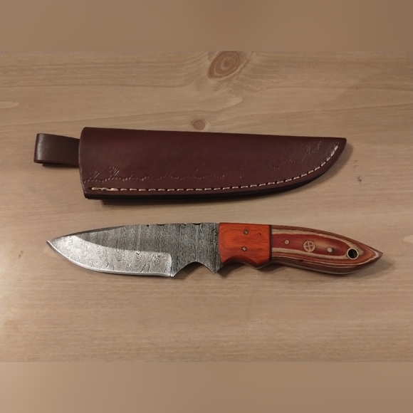 Damascus Steel Fixed Blade Knife w/ Leather SheathHandcraftedNew